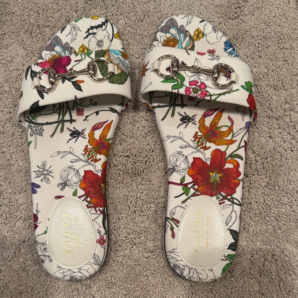 Authentic Gucci Women's Flora faded Slide Sandals with Silver Accents